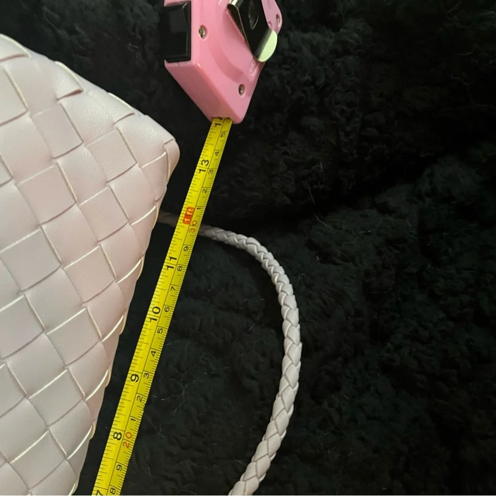 Bottega Veneta inspired  Woven Handbag in light purple with Gold Accent - Picture 11 of 12